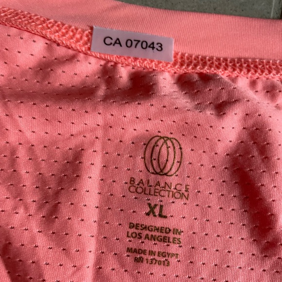 Ladies XL Balance collection tshirt - Picture 3 of 4